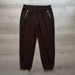 Chico’s High Rise Pull On Ankle Pants with Zip Pockets